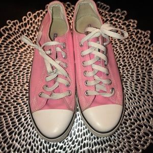Baby pink converse 💖